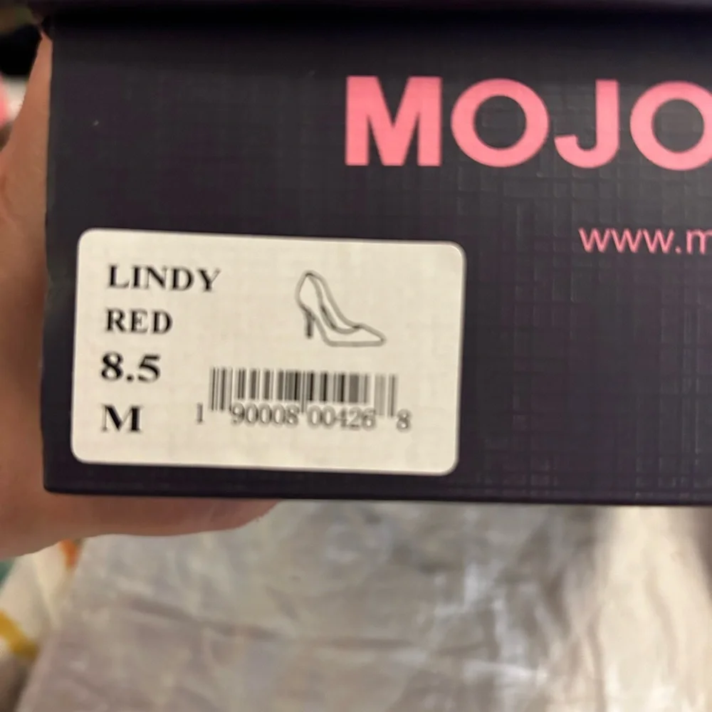 New Mojo Moxy Red Suede pumps.          ‎ 8.5M